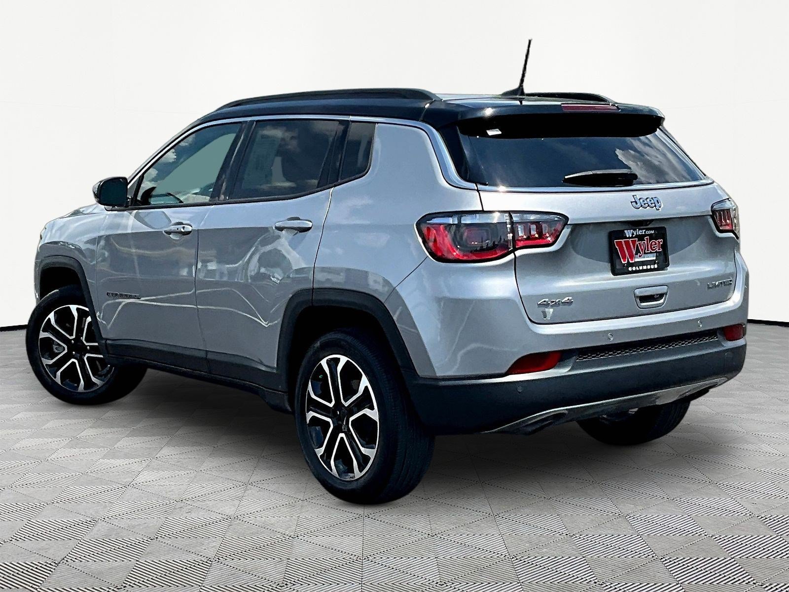 Used 2023 Jeep Compass Limited AWD/4WD image 4