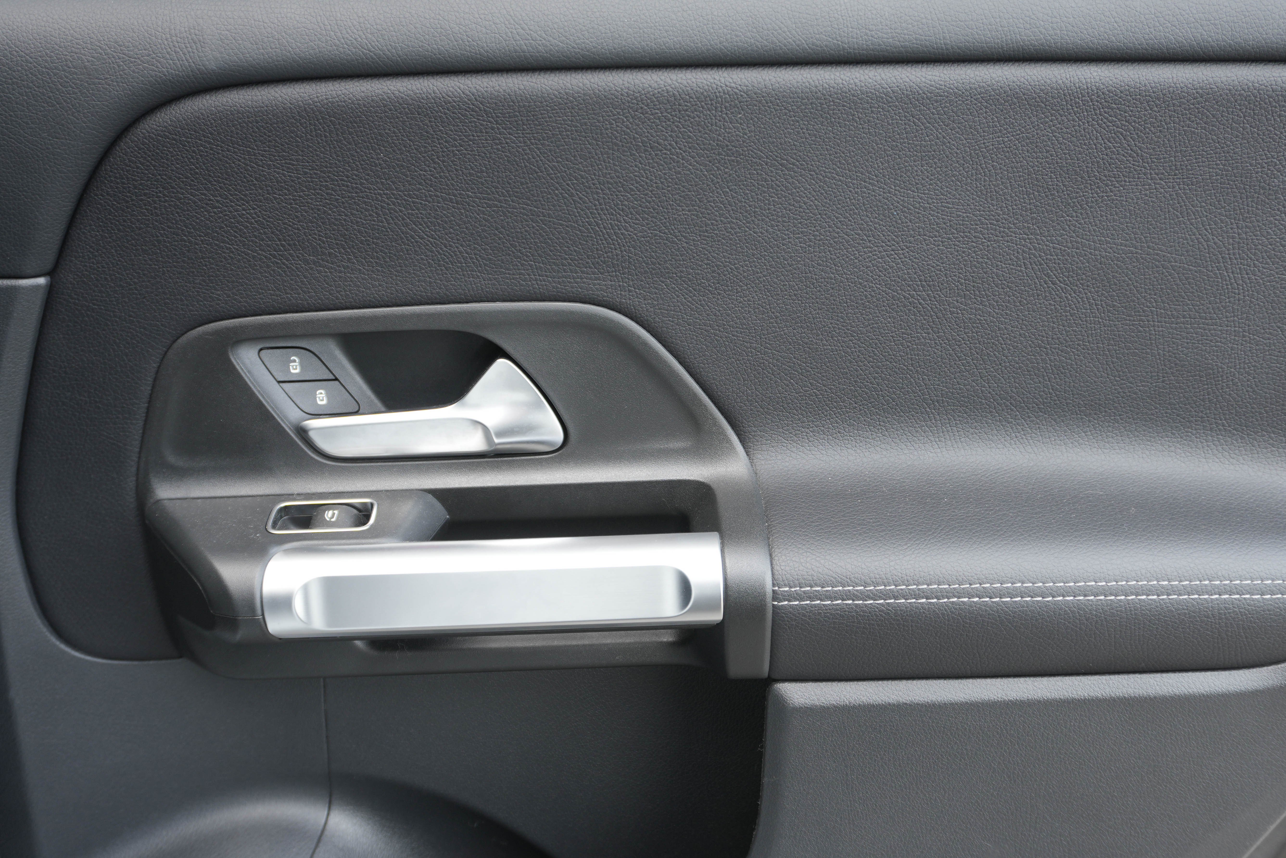 Used 2022 Mercedes-Benz GLB 250 4MATIC image 32