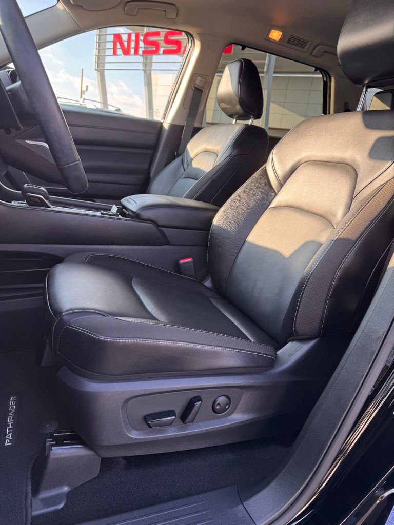 Used 2025 Nissan Pathfinder SL image 10