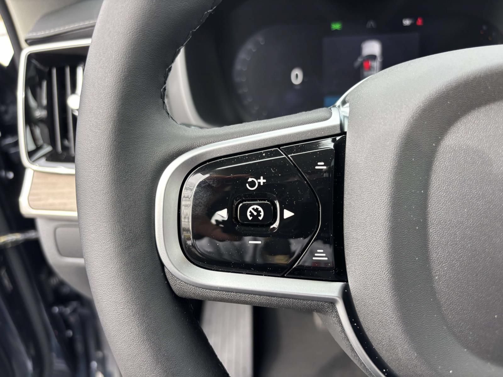 New 2026 Volvo XC90 B6 Plus w/ Protection Package Premier AWD/4WD image 18