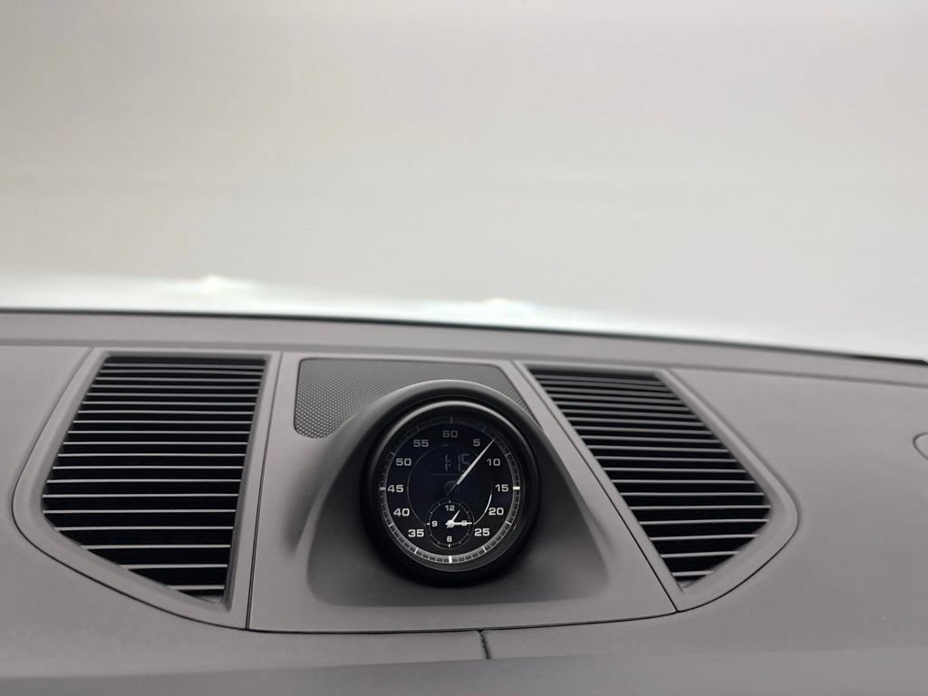 Certified 2024 Porsche Macan Turbo AWD/4WD image 40