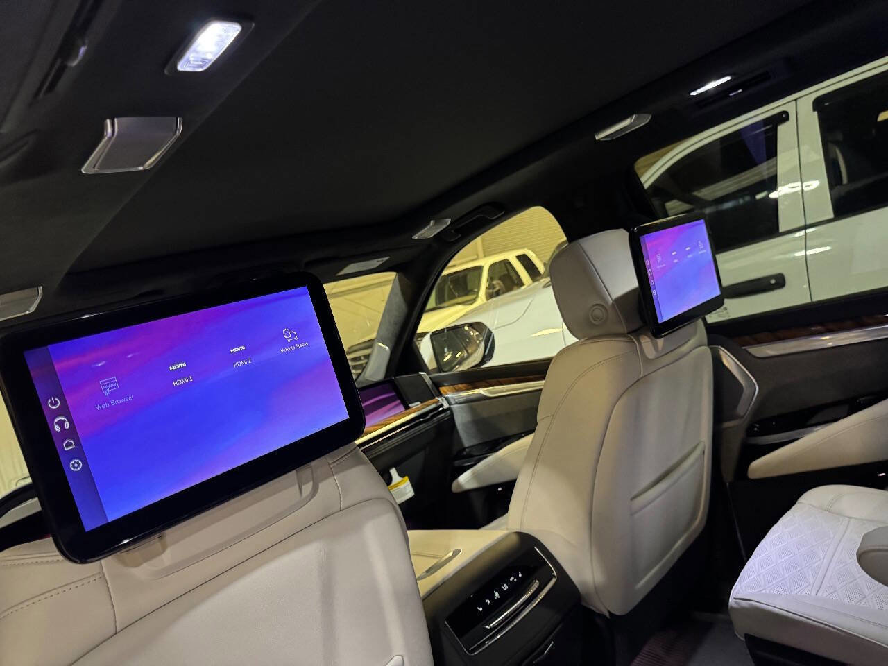 Used 2025 Cadillac Escalade Sport Platinum w/ LPO, ONYX Package image 13