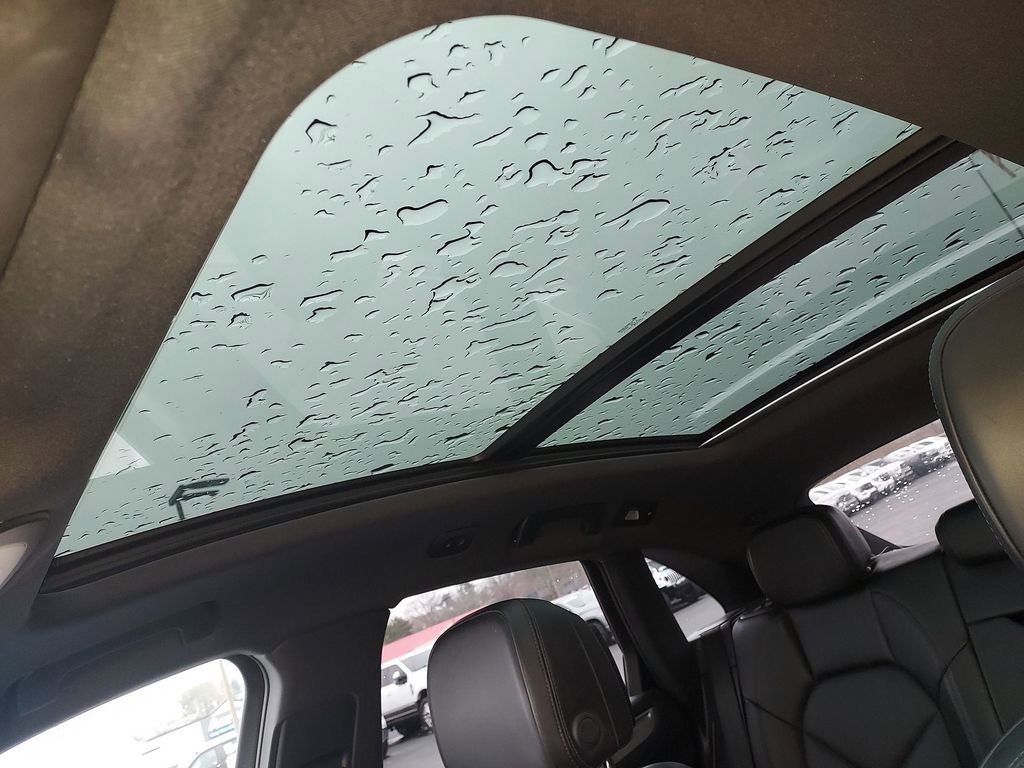 Used 2022 Porsche Macan AWD/4WD image 28