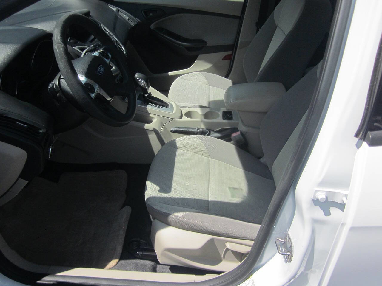 Used 2012 Ford Focus SE FWD image 10