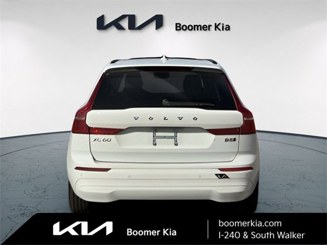Used 2022 Volvo XC60 B5 Momentum image 6