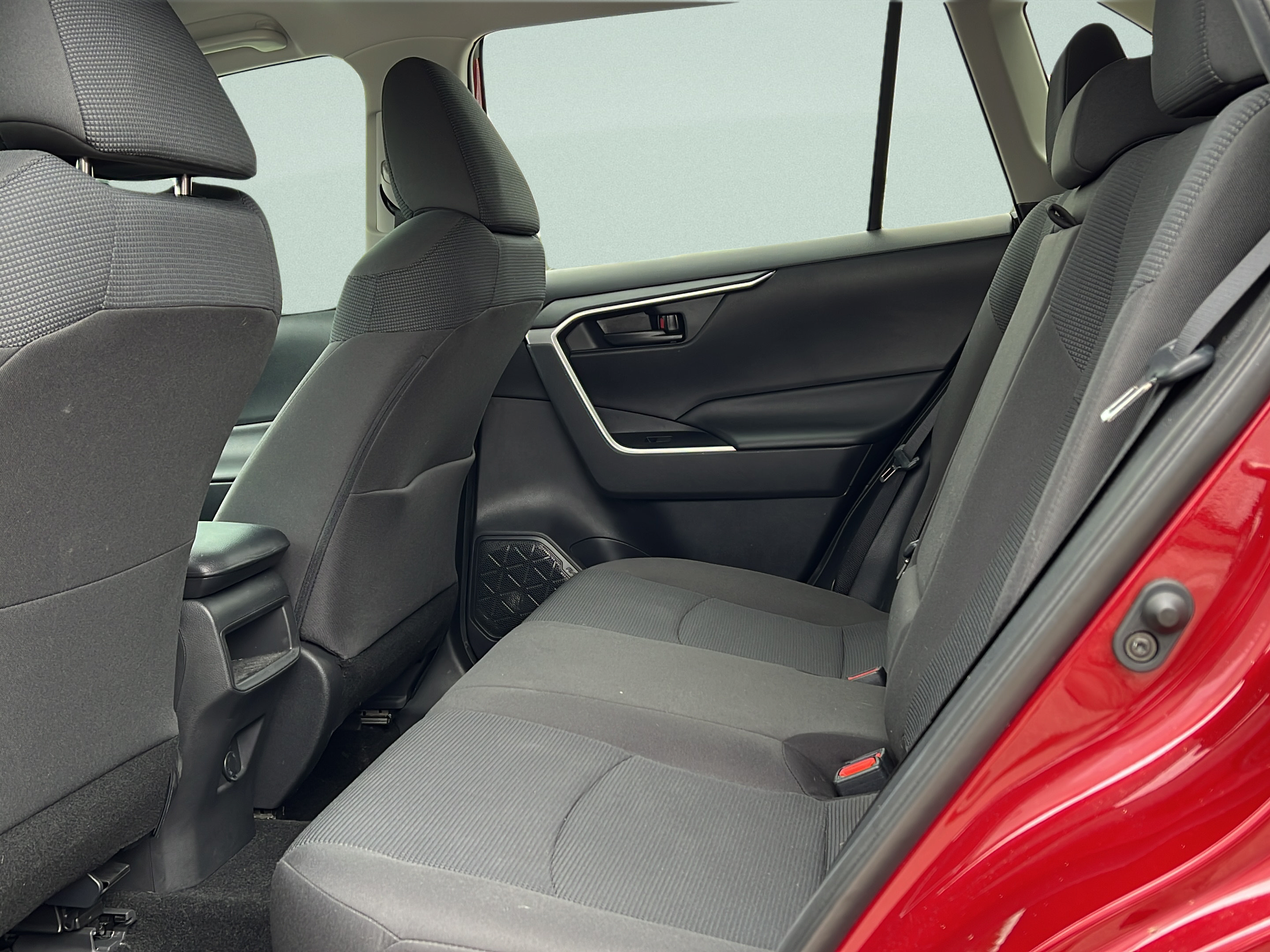 Used 2020 Toyota RAV4 LE FWD image 13