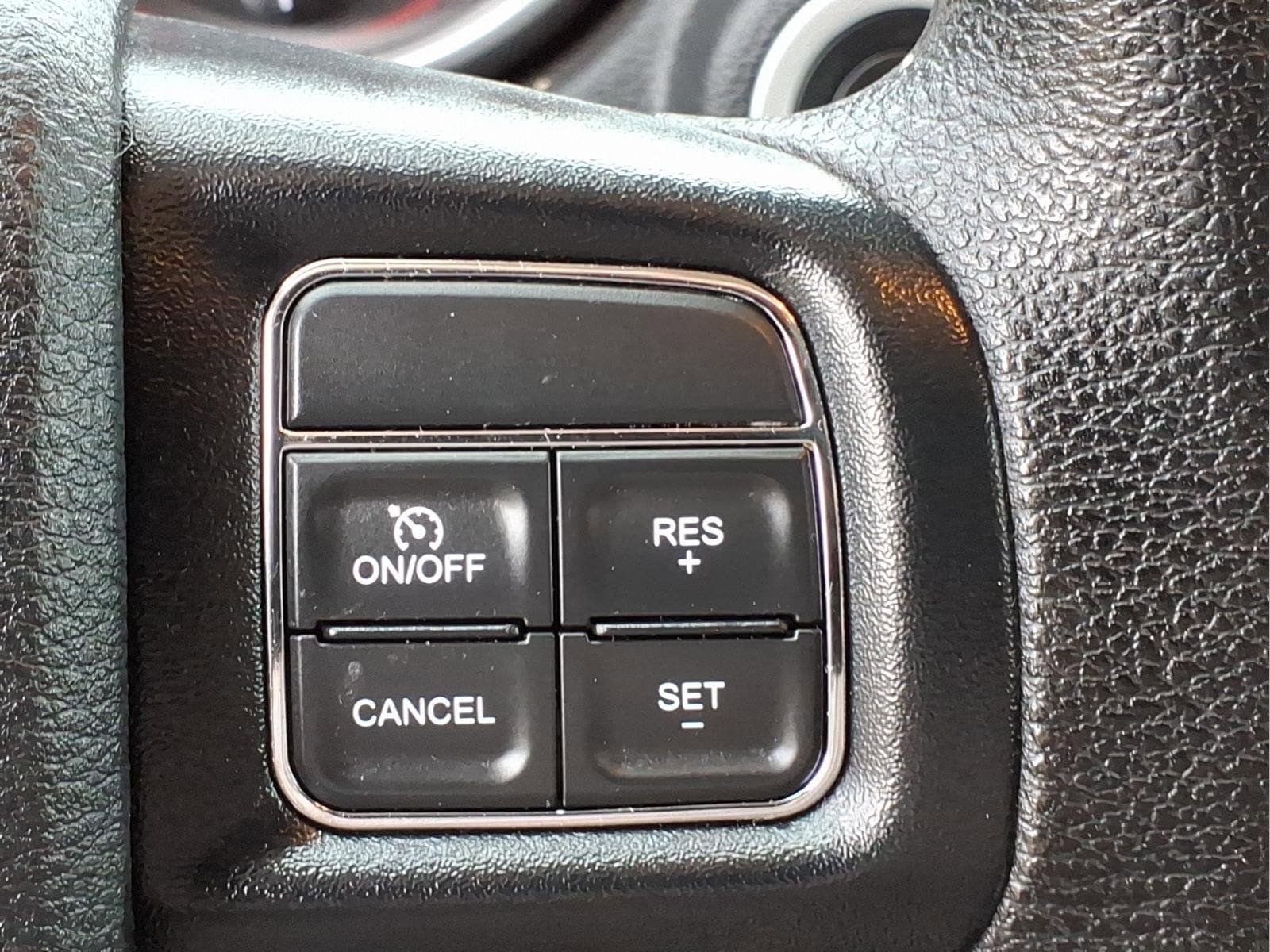 Used 2018 Dodge Journey SE w/ Blacktop Package FWD image 21