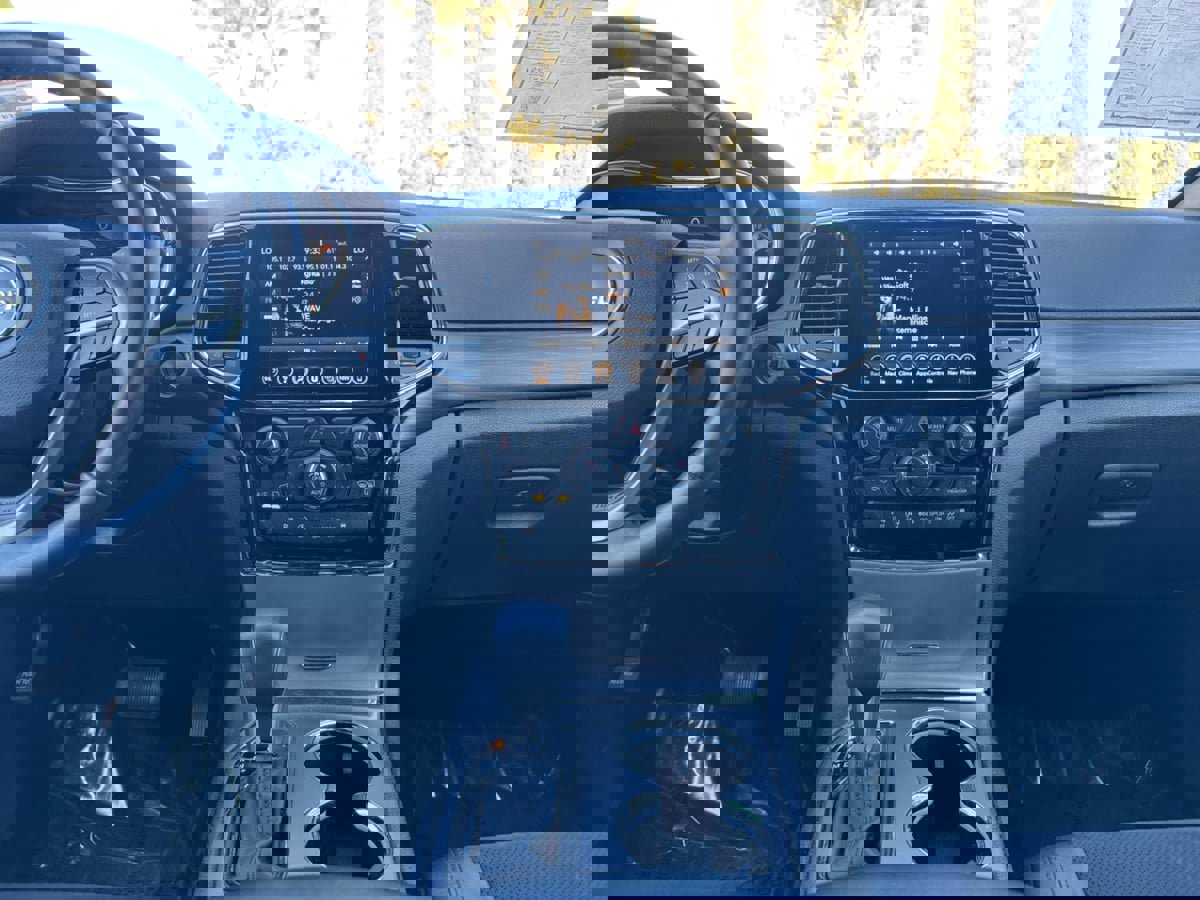 Used 2019 Jeep Grand Cherokee Altitude image 15