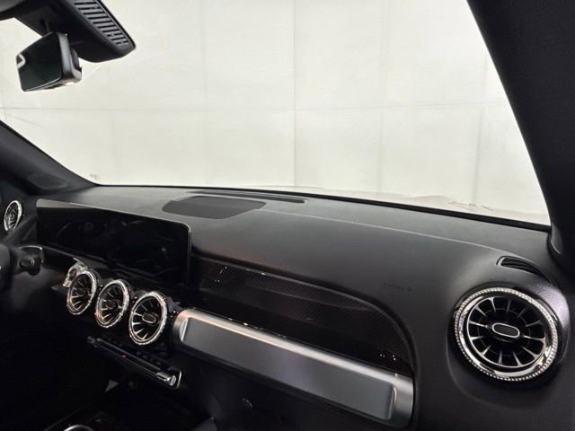 Used 2022 Mercedes-Benz GLB 250 image 32