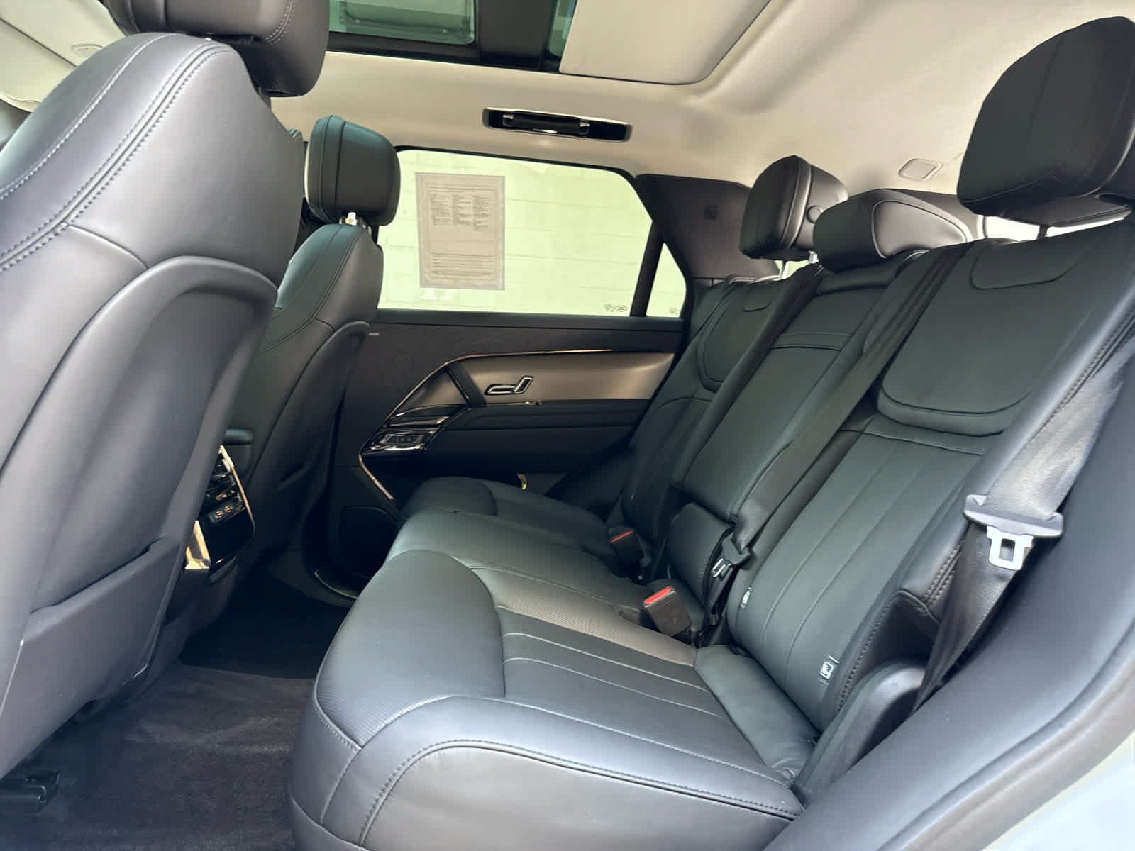 Certified 2024 Land Rover Range Rover Sport SE AWD/4WD image 15