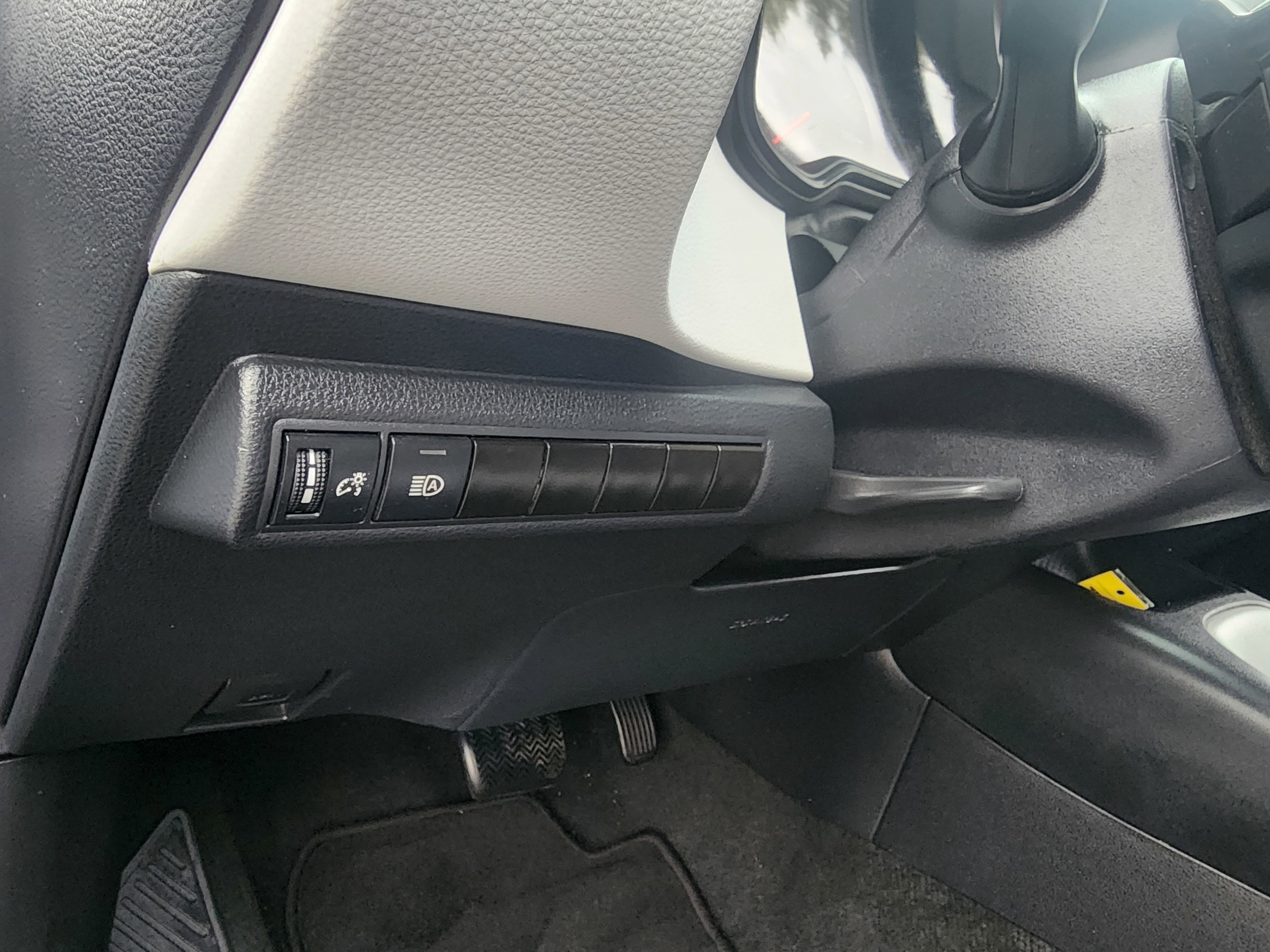 Used 2022 Toyota Corolla SE FWD image 37