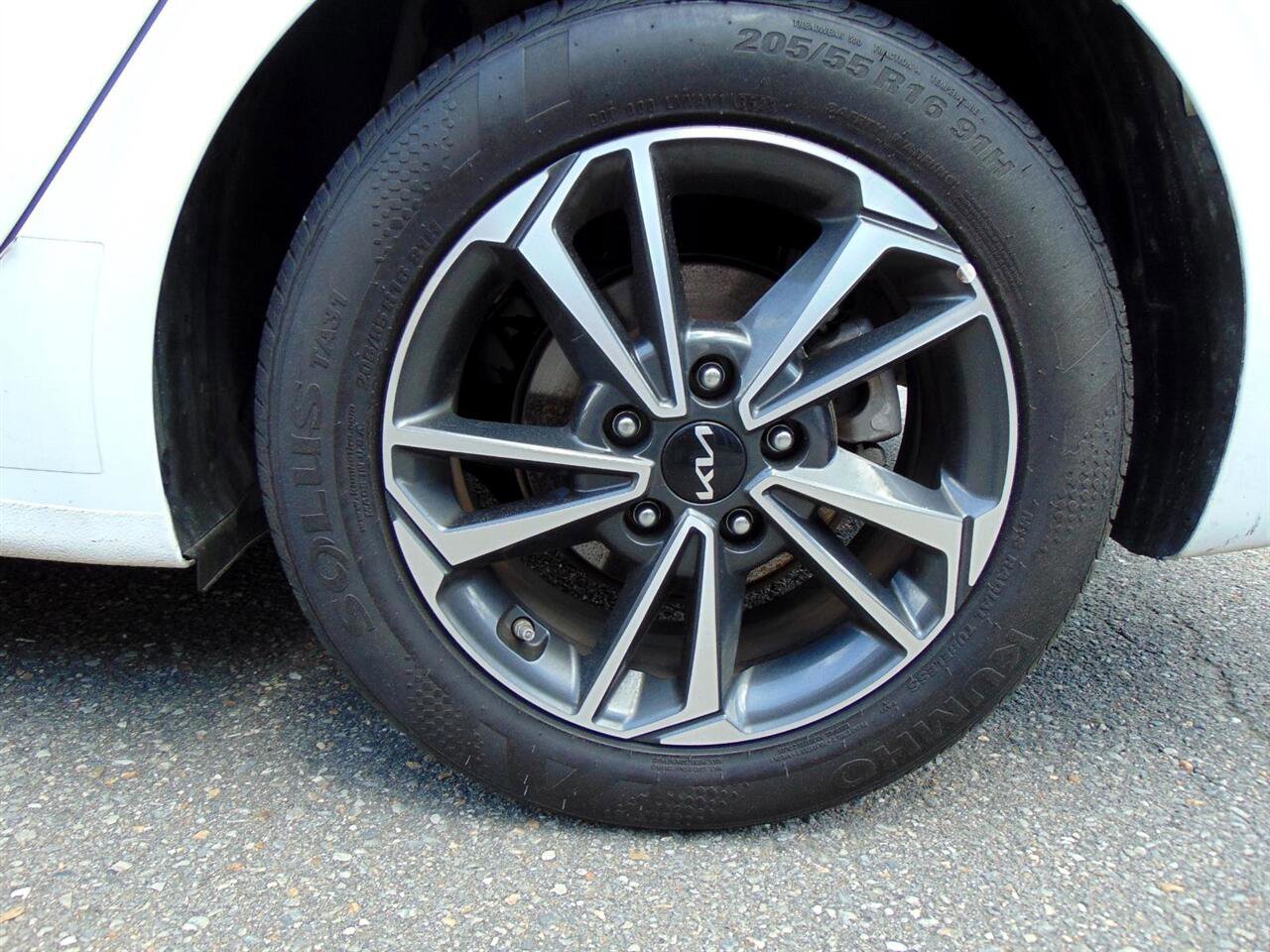 Used 2024 Kia Forte LXS image 9