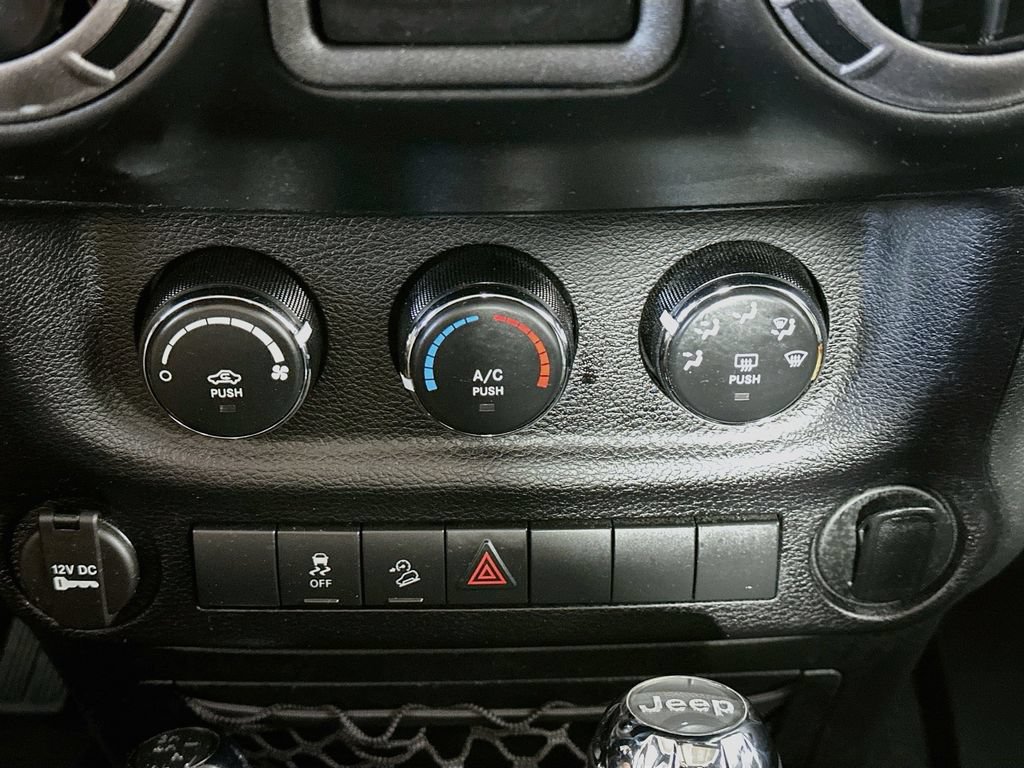 Used 2015 Jeep Wrangler Sport w/ Connectivity Group AWD/4WD image 18