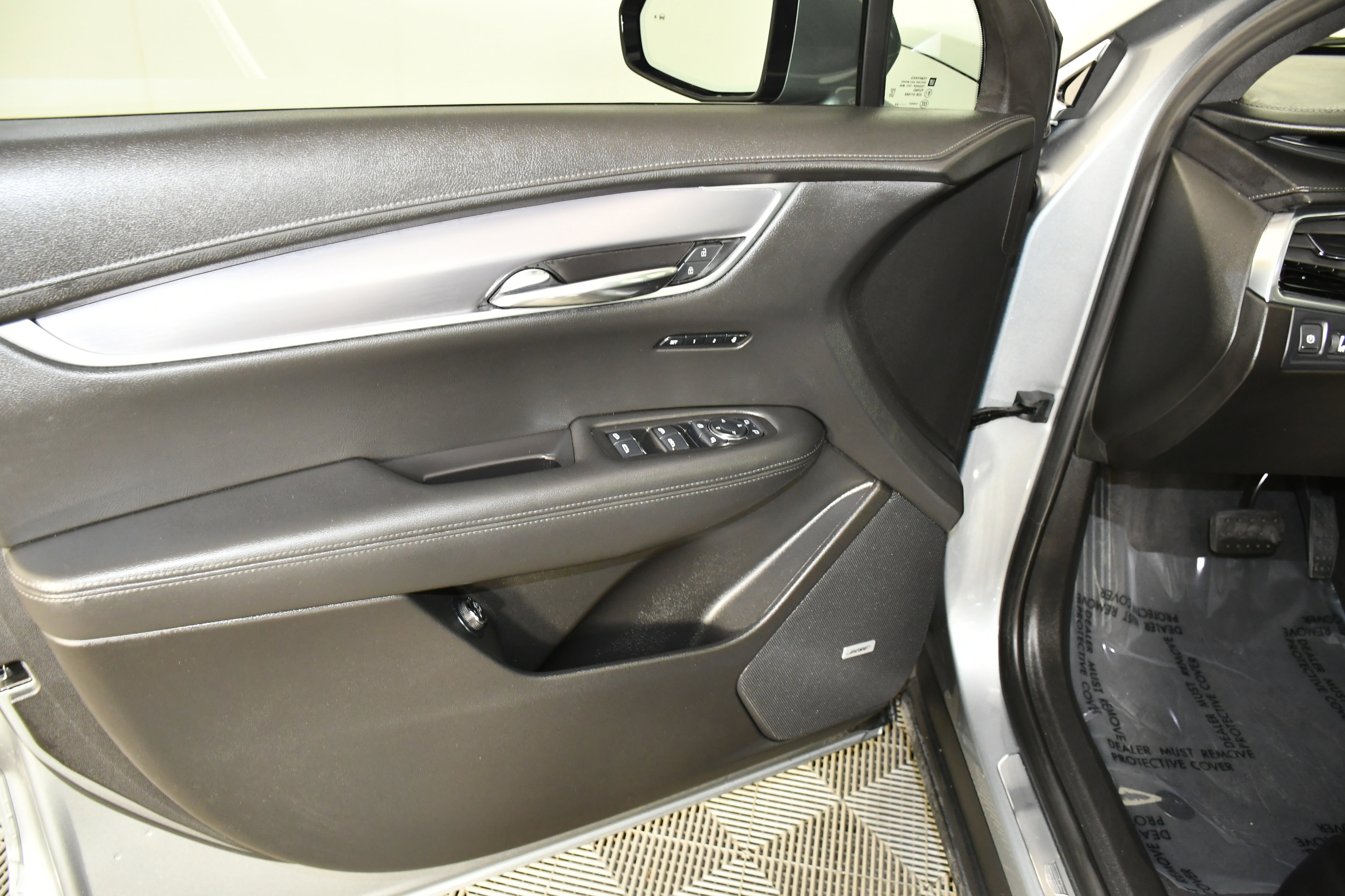 Used 2025 Cadillac XT6 Luxury image 37