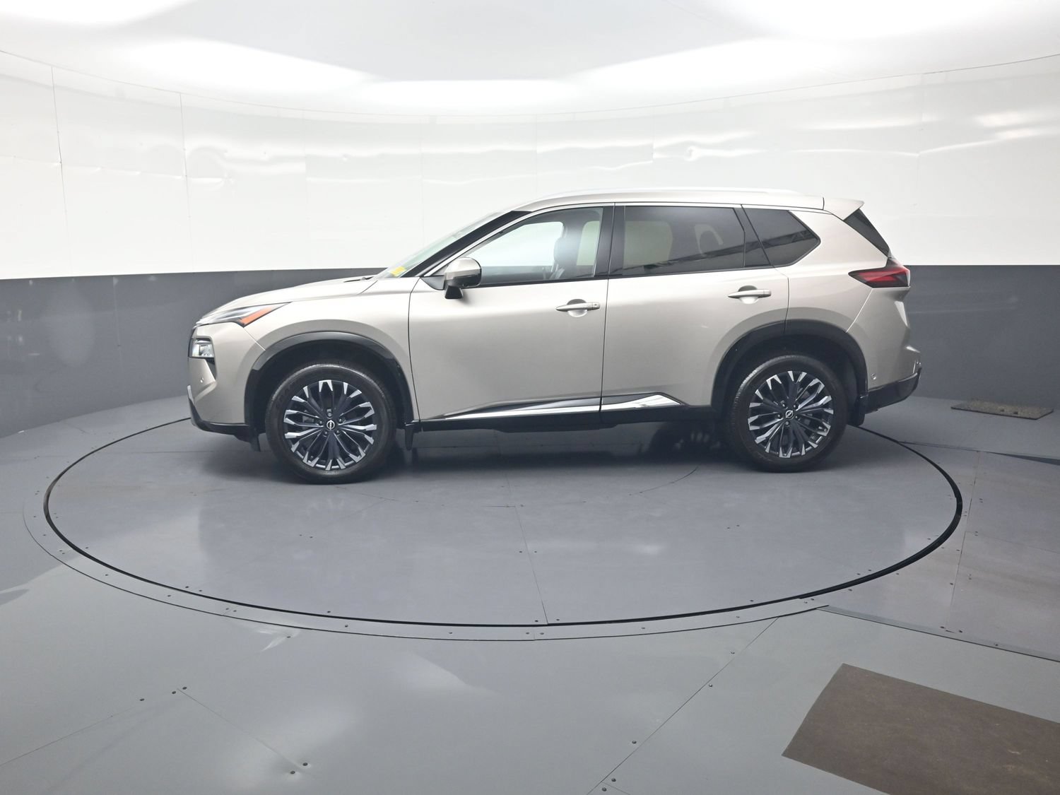 Used 2024 Nissan Rogue Platinum AWD/4WD image 6