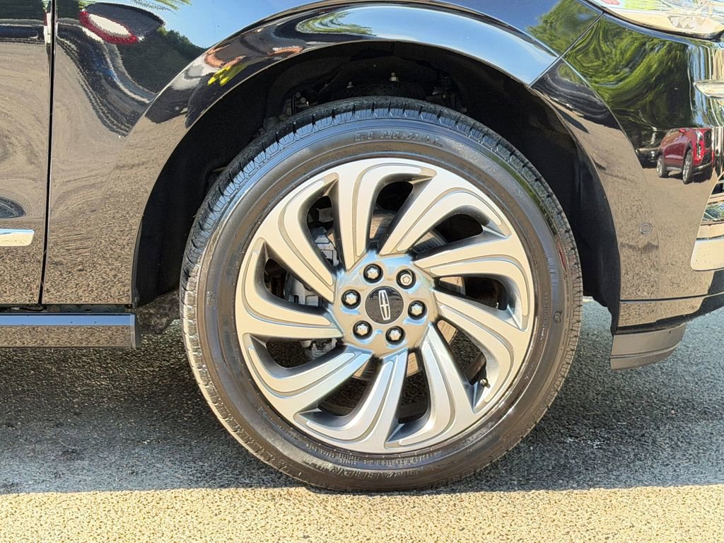 Certified 2024 Lincoln Navigator L Reserve AWD/4WD image 9