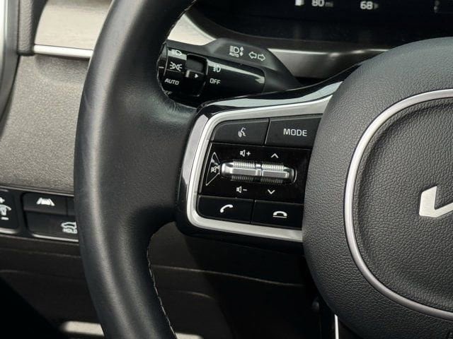 Used 2023 Kia Sorento SX AWD/4WD image 17