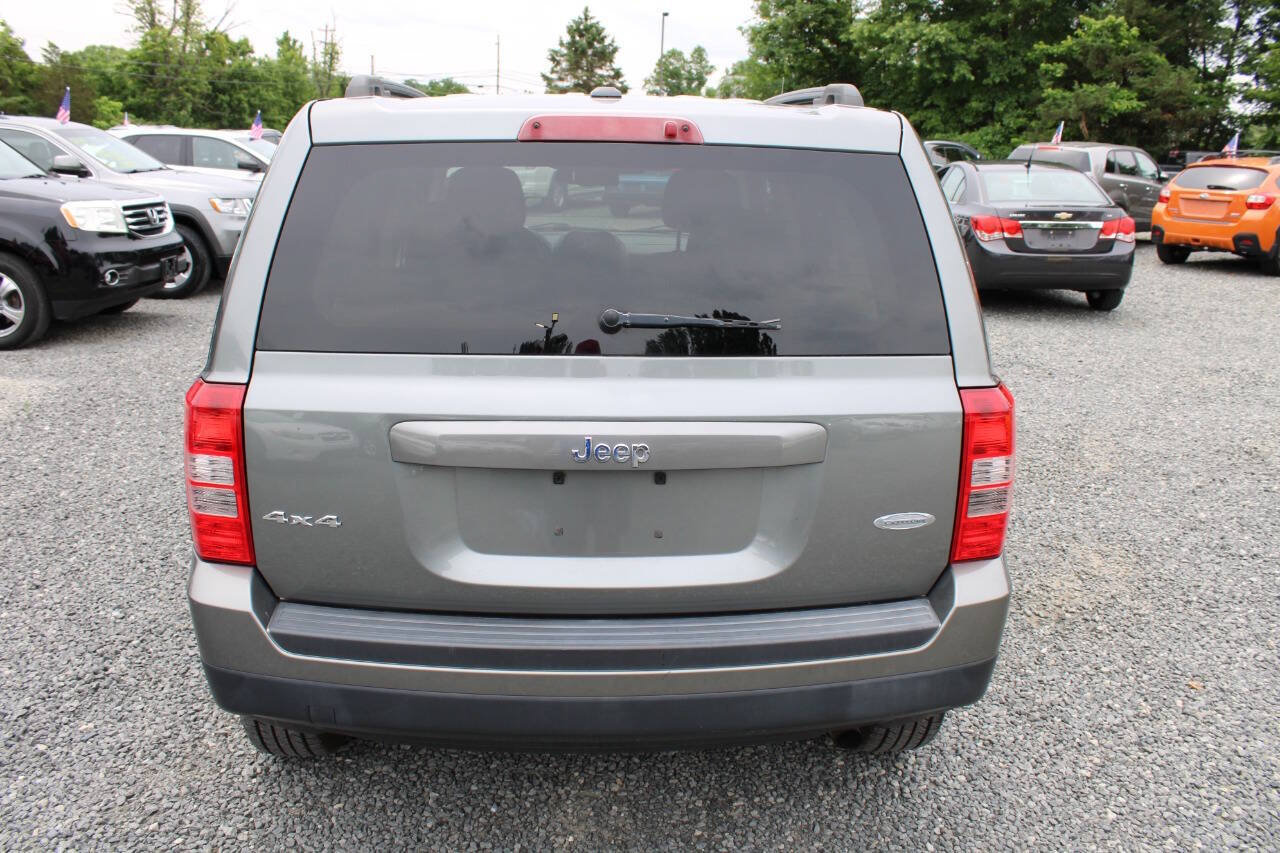 Used 2013 Jeep Patriot Latitude w/ Sun/Sound Group AWD/4WD image 8