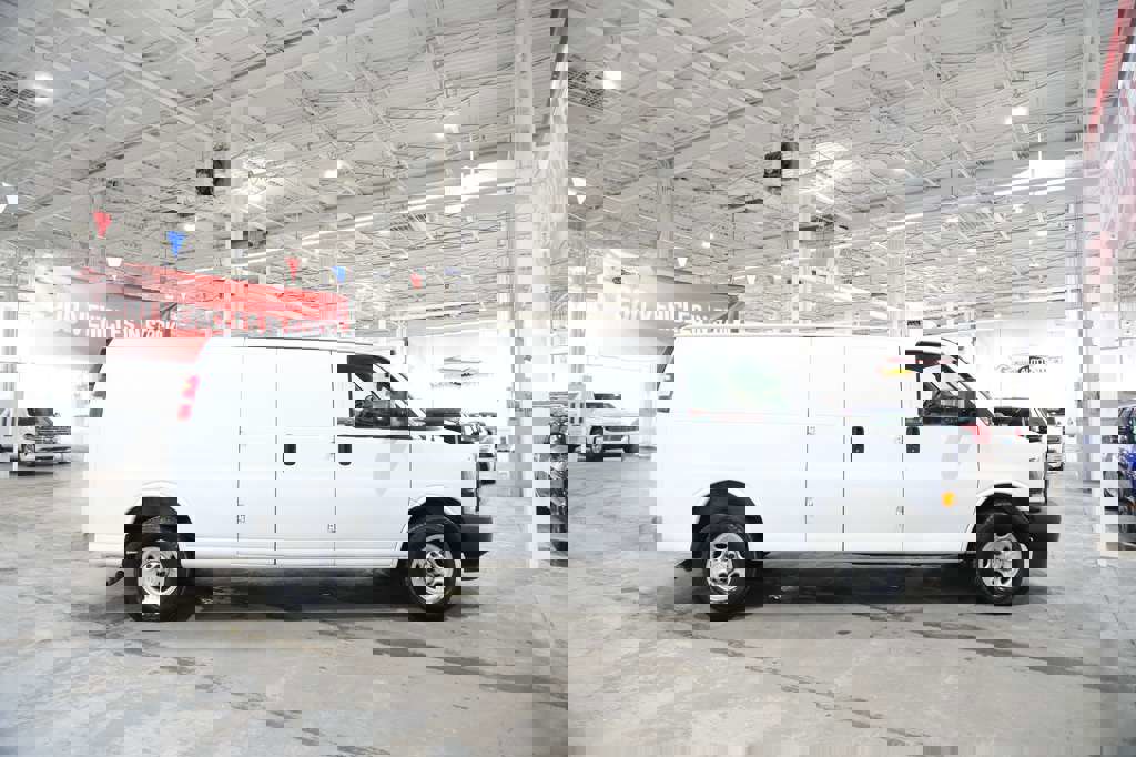 Used 2021 Chevrolet Express 3500 Extended w/ Driver Convenience Package image 13