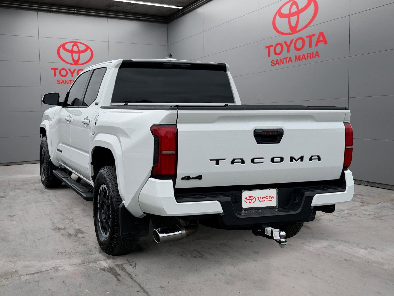 Used 2025 Toyota Tacoma SR5 AWD/4WD image 2