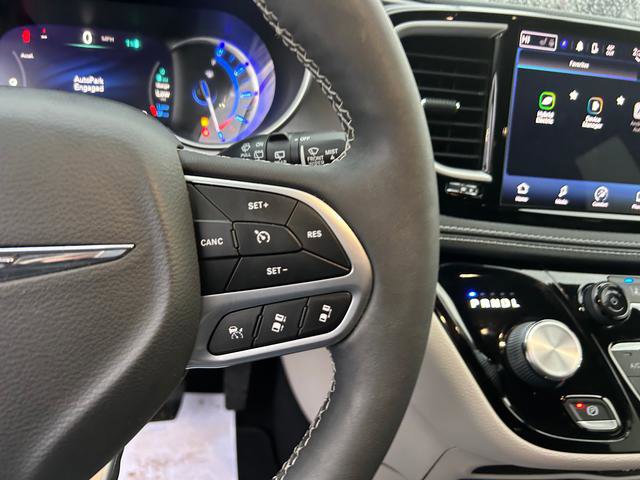 Certified 2022 Chrysler Pacifica Touring-L image 15