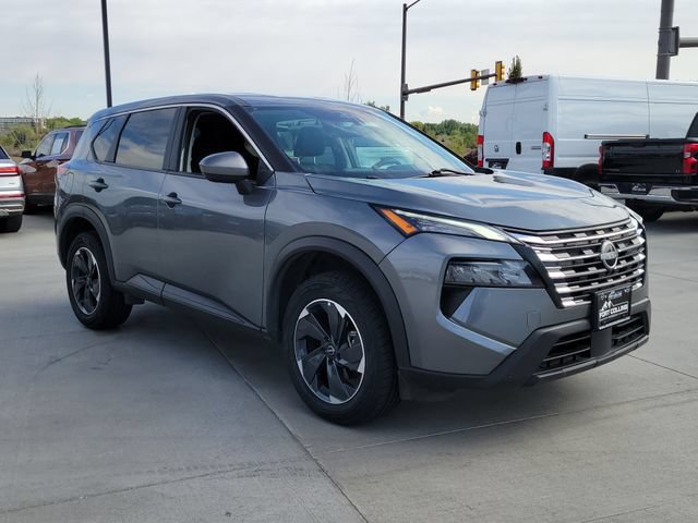Used 2024 Nissan Rogue SV AWD/4WD image 4