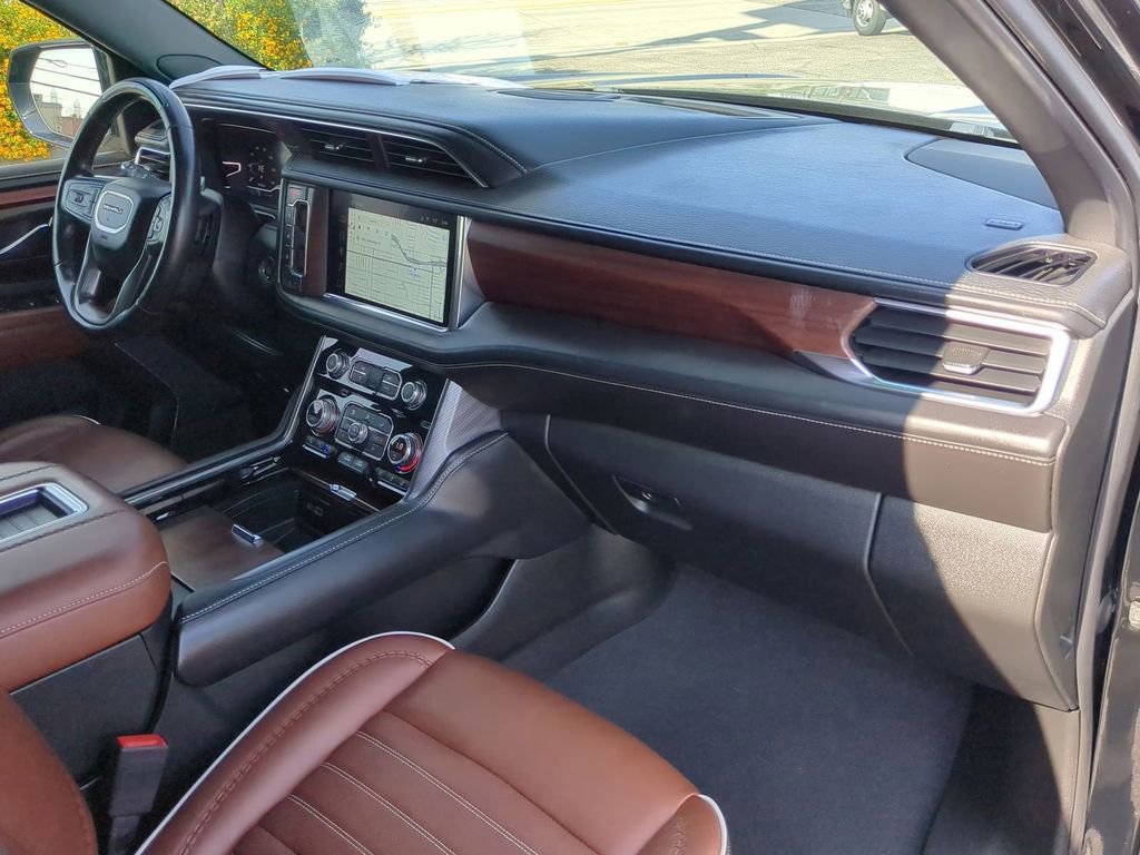 Used 2023 GMC Yukon Denali Ultimate AWD/4WD image 32