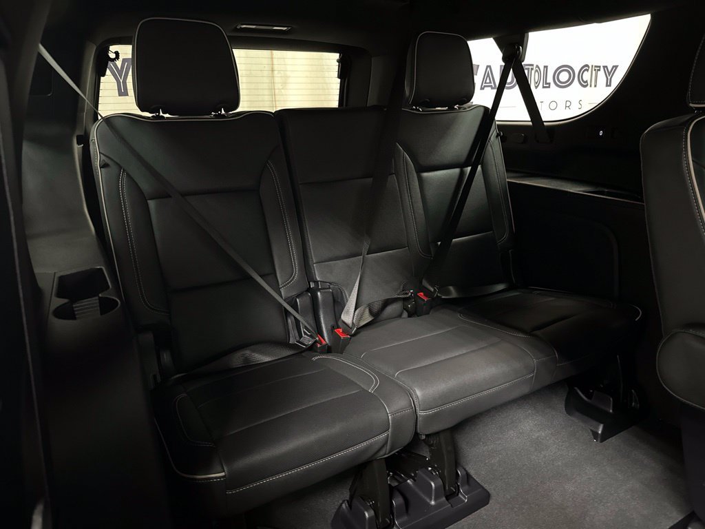 Used 2025 Chevrolet Suburban Premier AWD/4WD image 22
