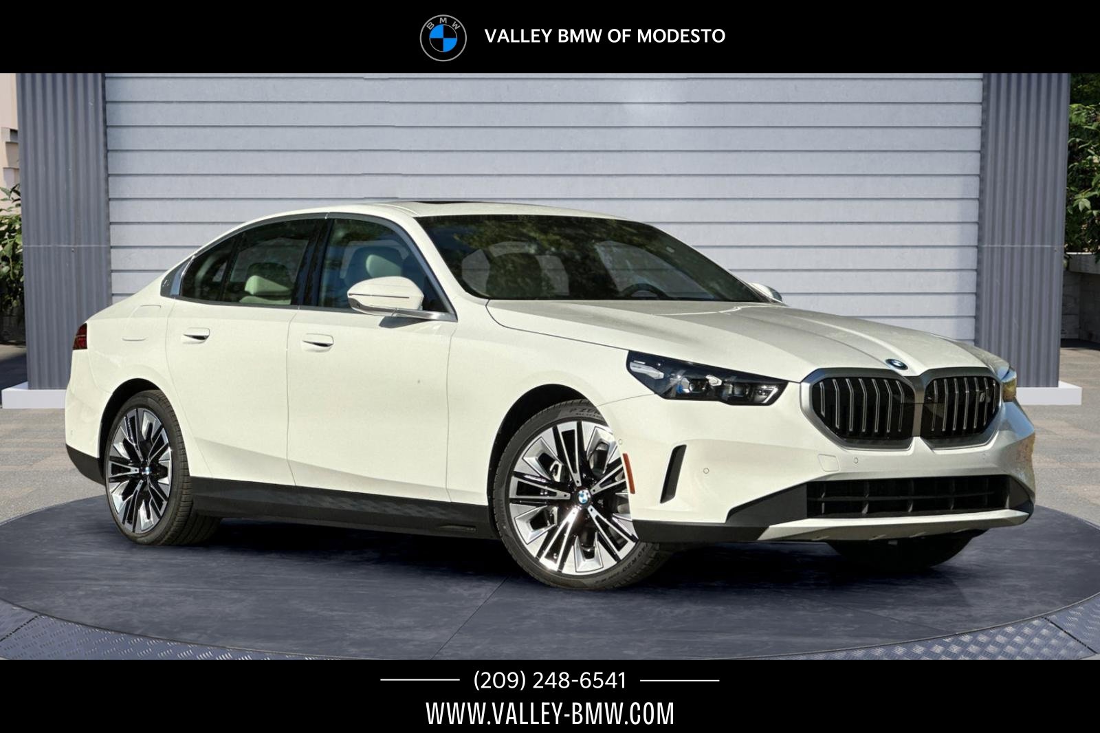 New 2026 BMW i5 eDrive40 image 1