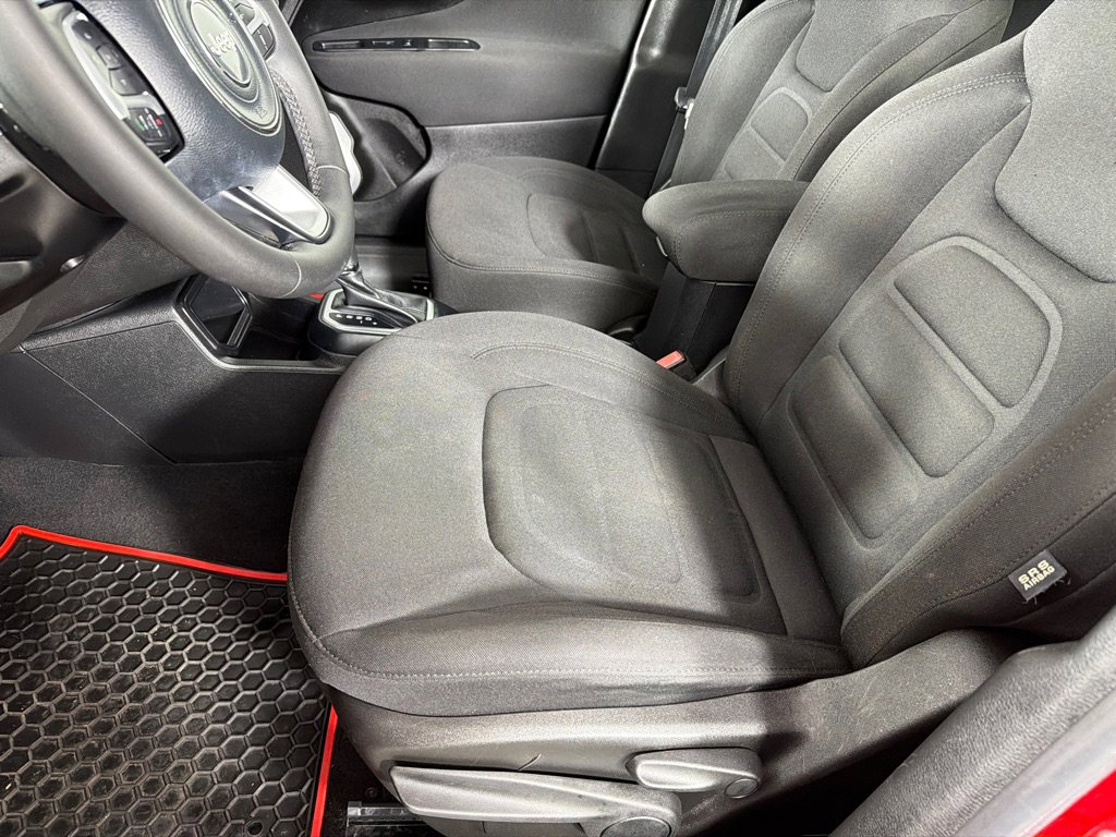 Used 2018 Jeep Renegade Latitude image 11