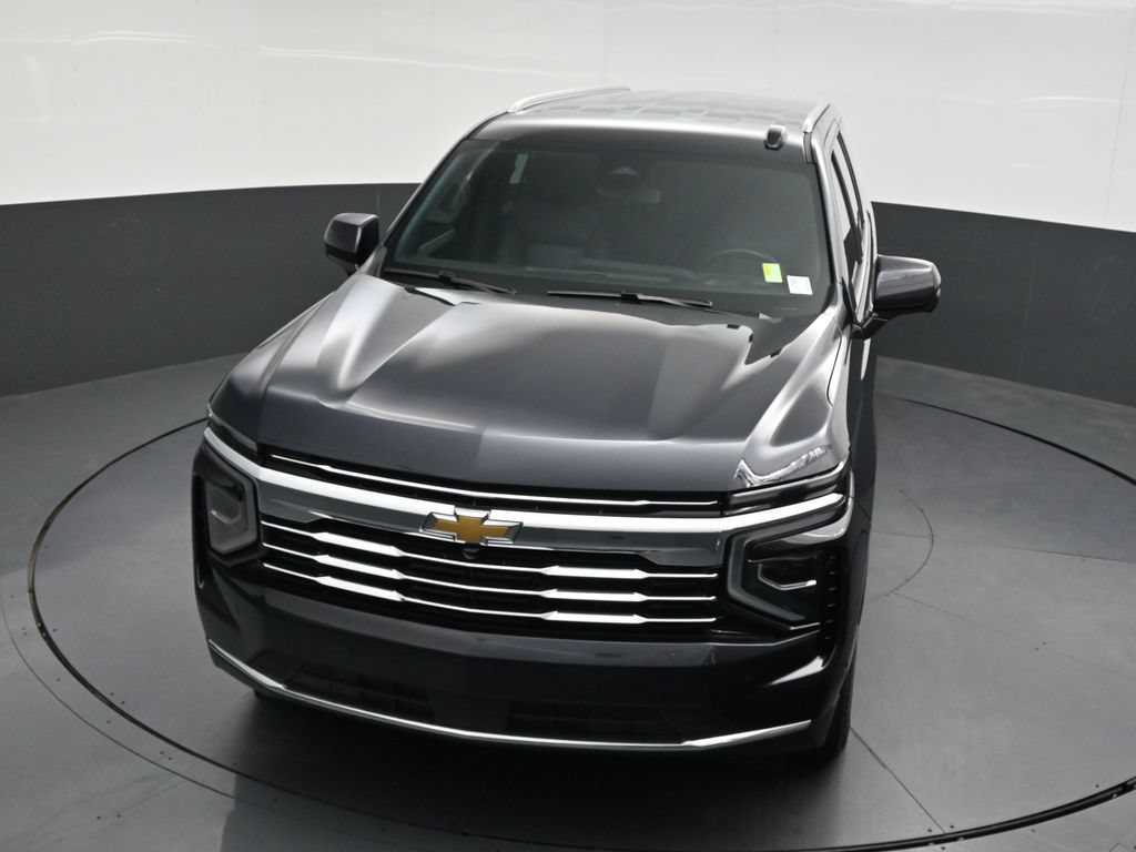 Used 2025 Chevrolet Suburban LT RWD image 24