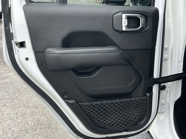 Used 2018 Jeep Wrangler Unlimited Sahara image 16