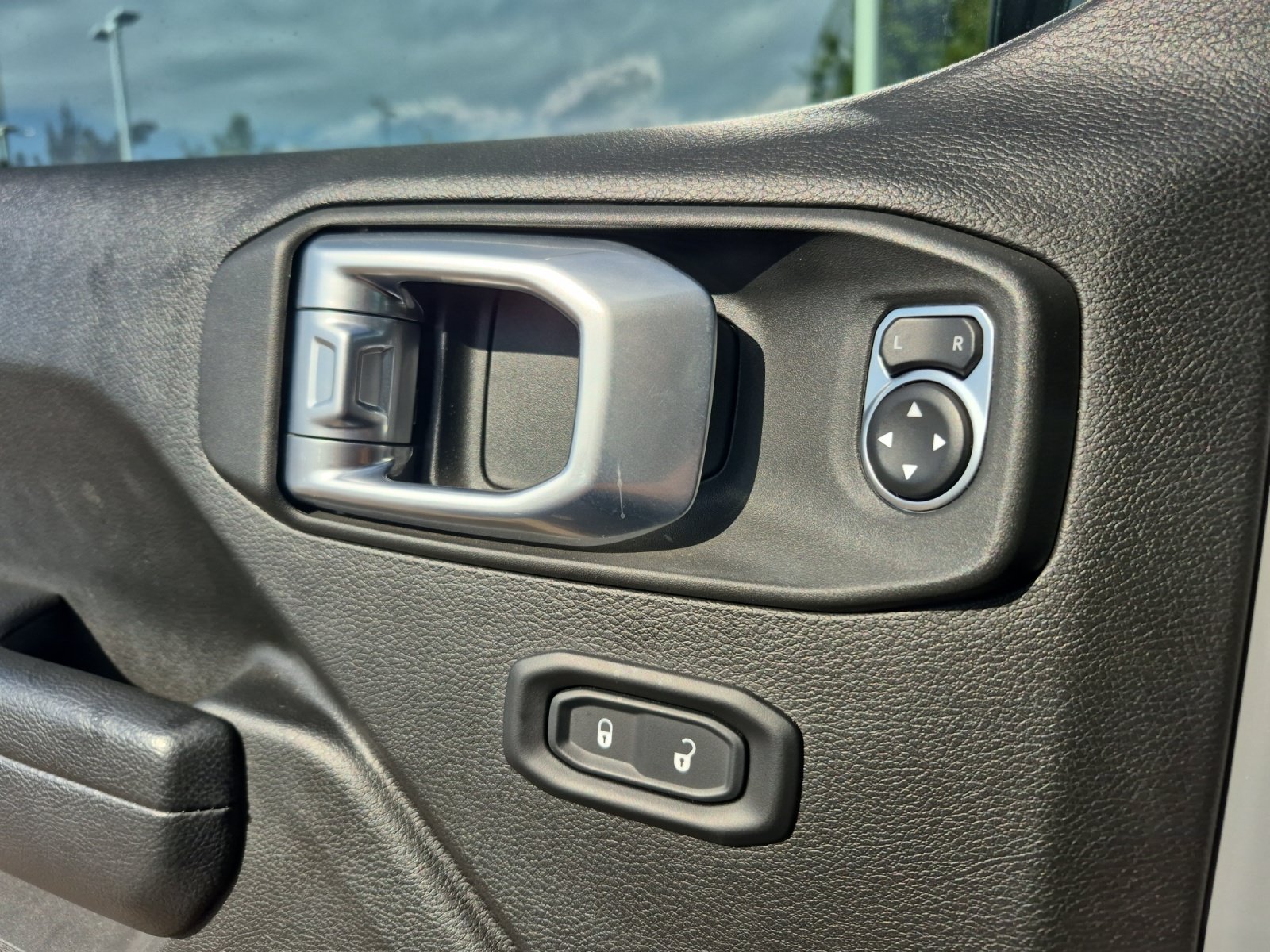 Used 2021 Jeep Wrangler Unlimited Sport AWD/4WD image 15