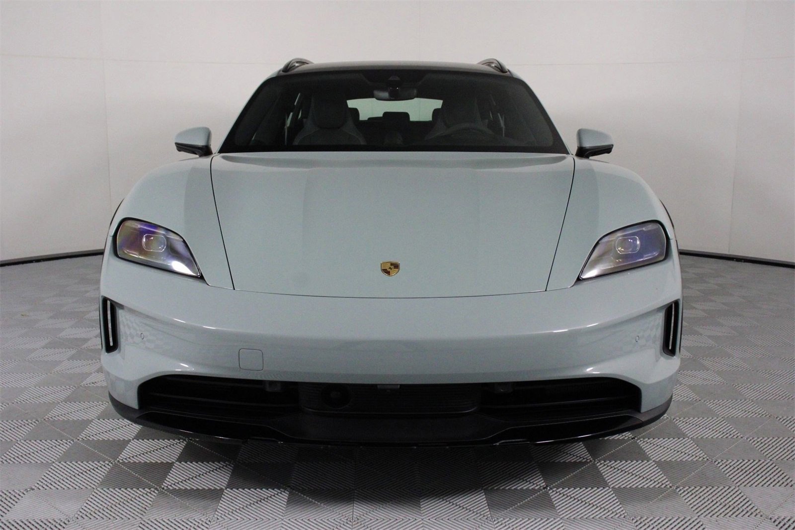 Used 2025 Porsche Taycan 4 Cross Turismo image 10