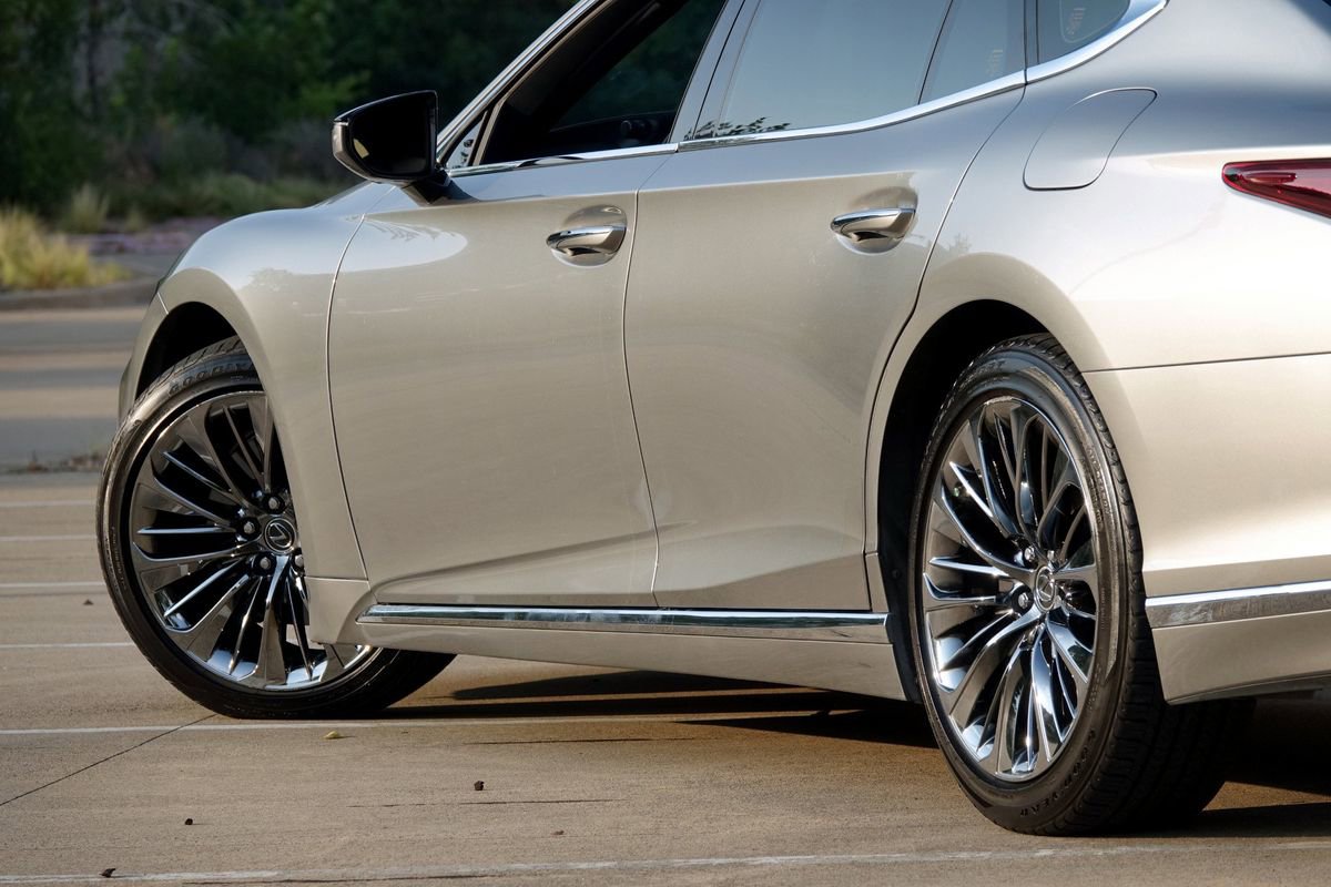 Used 2019 Lexus LS 500 image 32