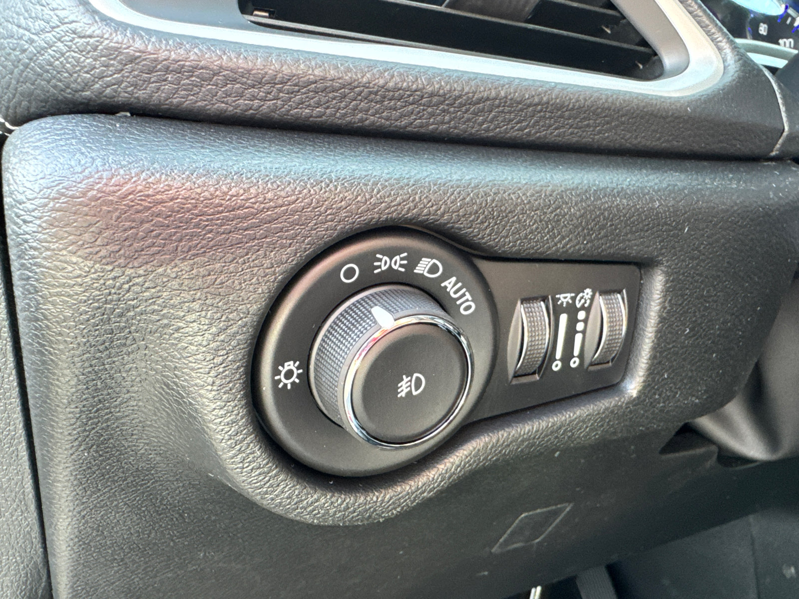 New 2026 Chrysler Pacifica Select w/ S Appearance Package FWD image 15
