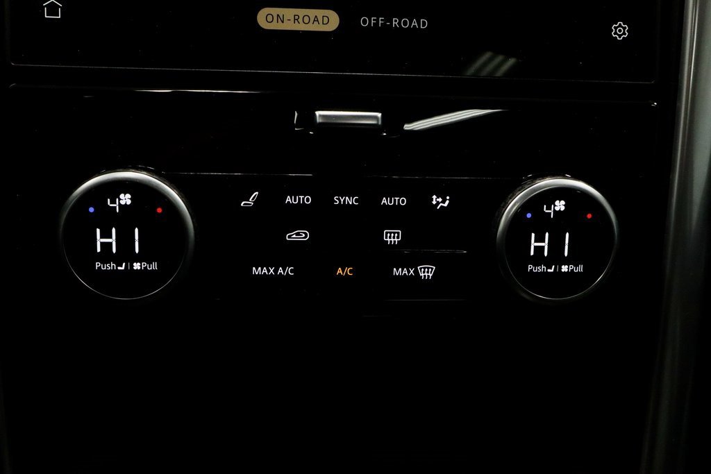 Used 2024 Land Rover Discovery S image 31