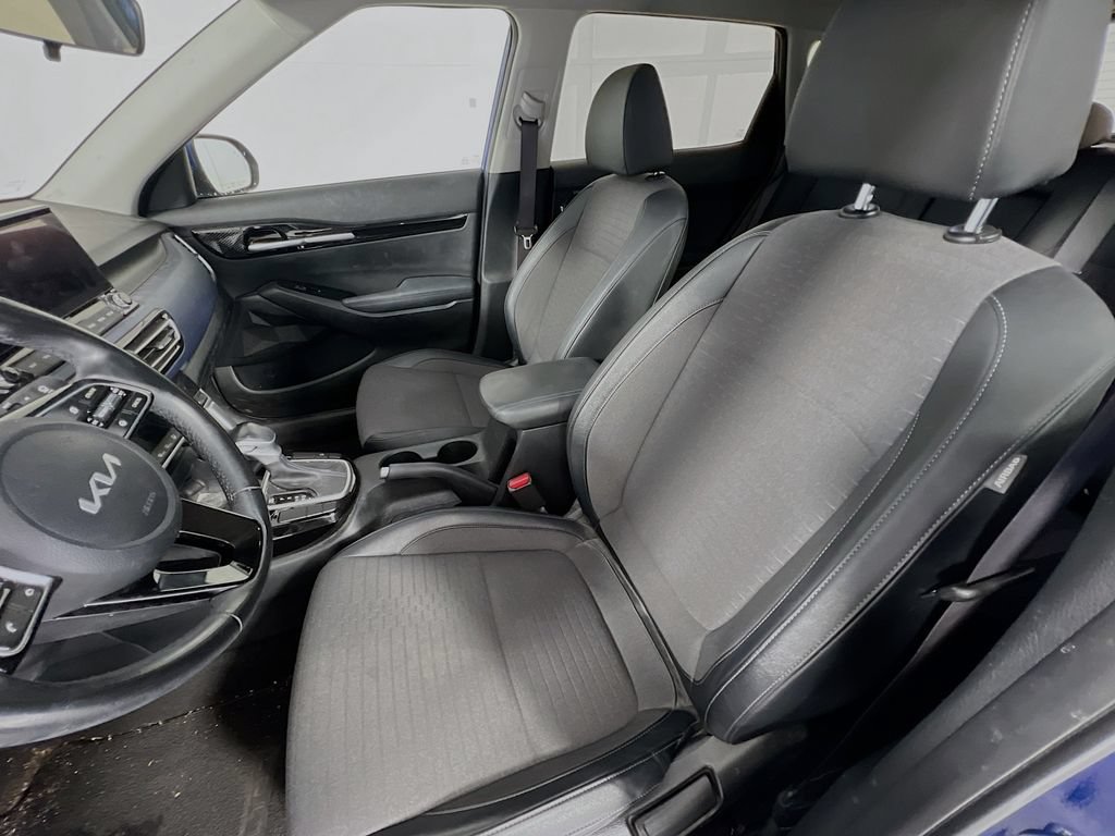 Certified 2023 Kia Seltos S w/ Navigation Package FWD image 11