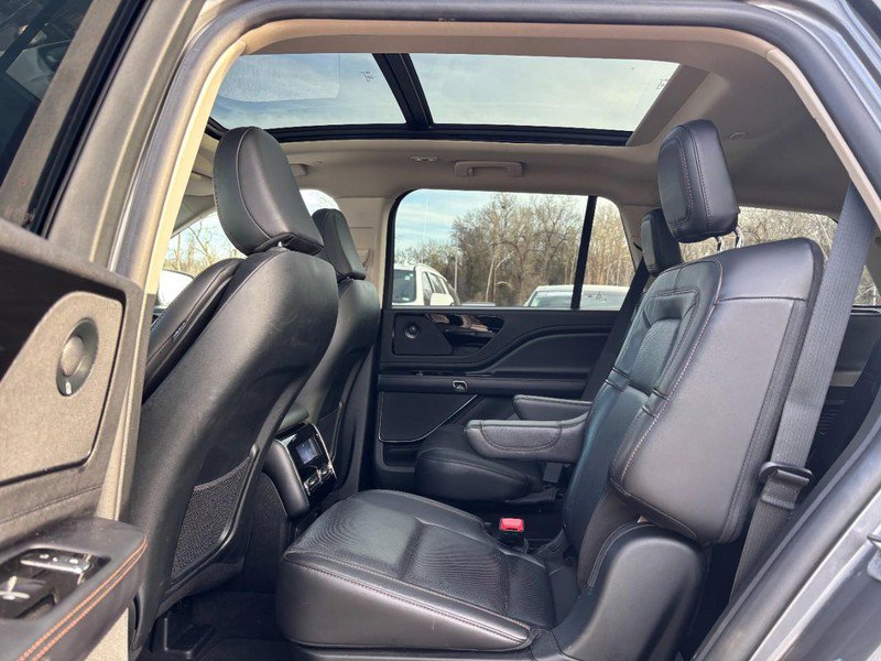Used 2023 Lincoln Aviator Reserve image 11