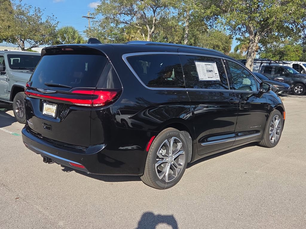 New 2026 Chrysler Pacifica Pinnacle w/ Trailer Tow Group FWD image 5