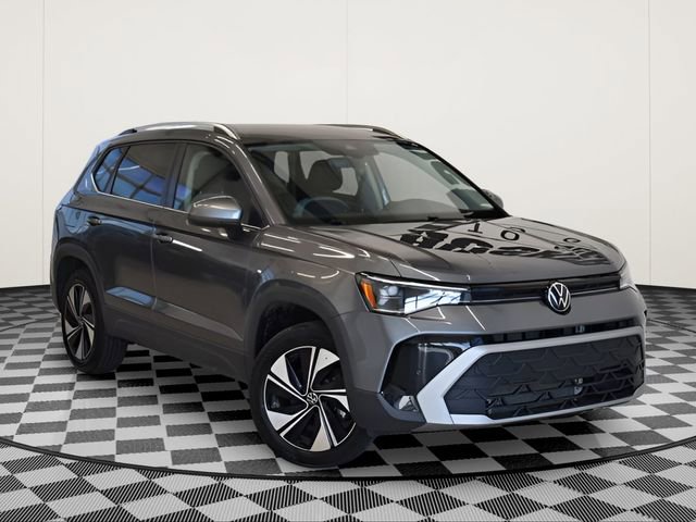 Used 2025 Volkswagen Taos SE AWD/4WD image 1