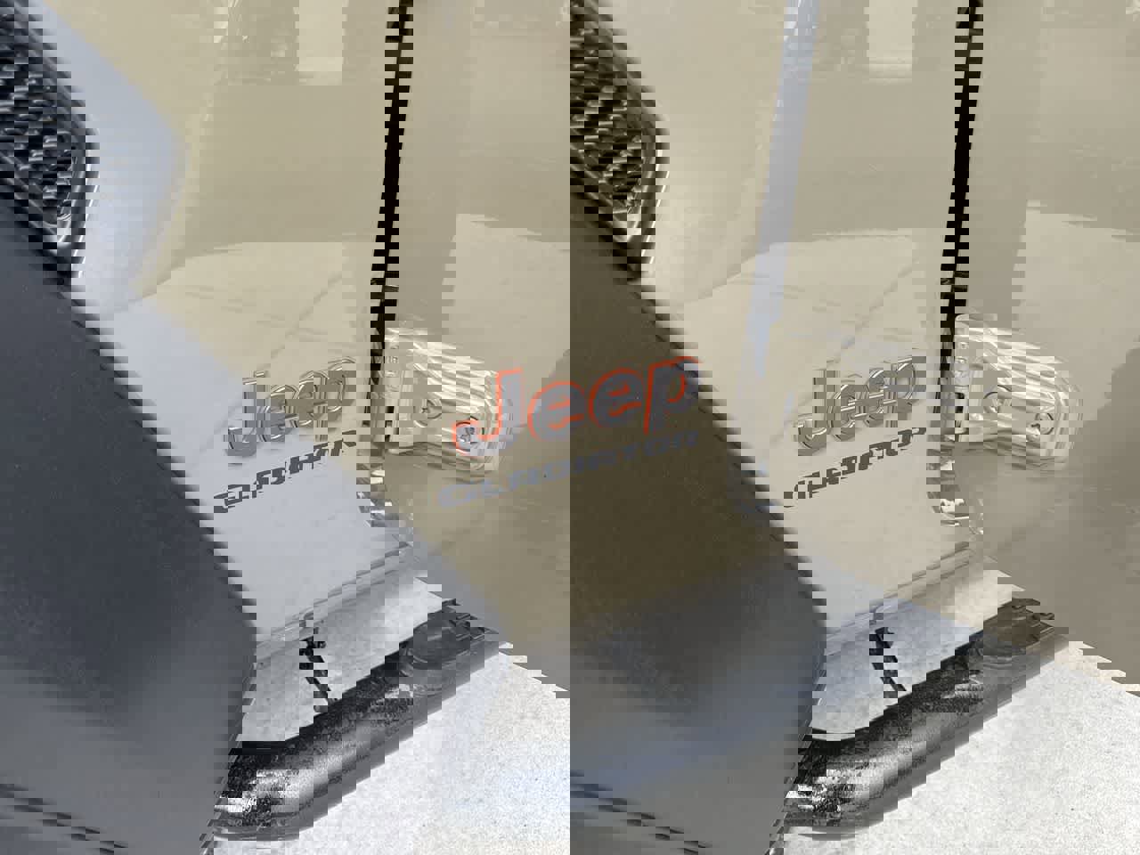 Used 2020 Jeep Gladiator Mojave w/ Cold Weather Group image 9