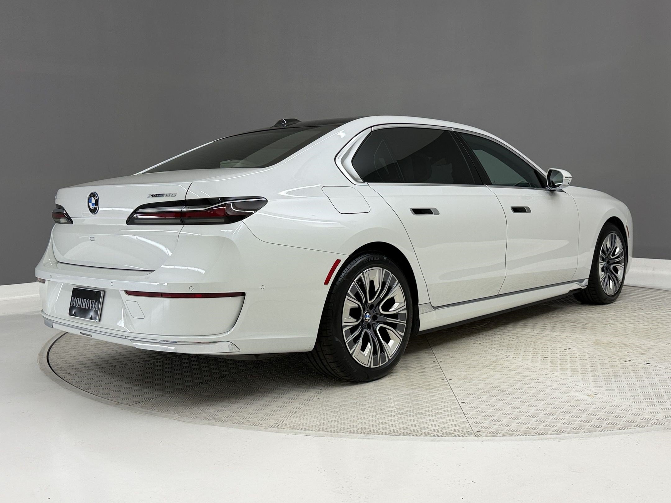 Certified 2023 BMW i7 xDrive60 AWD/4WD image 9