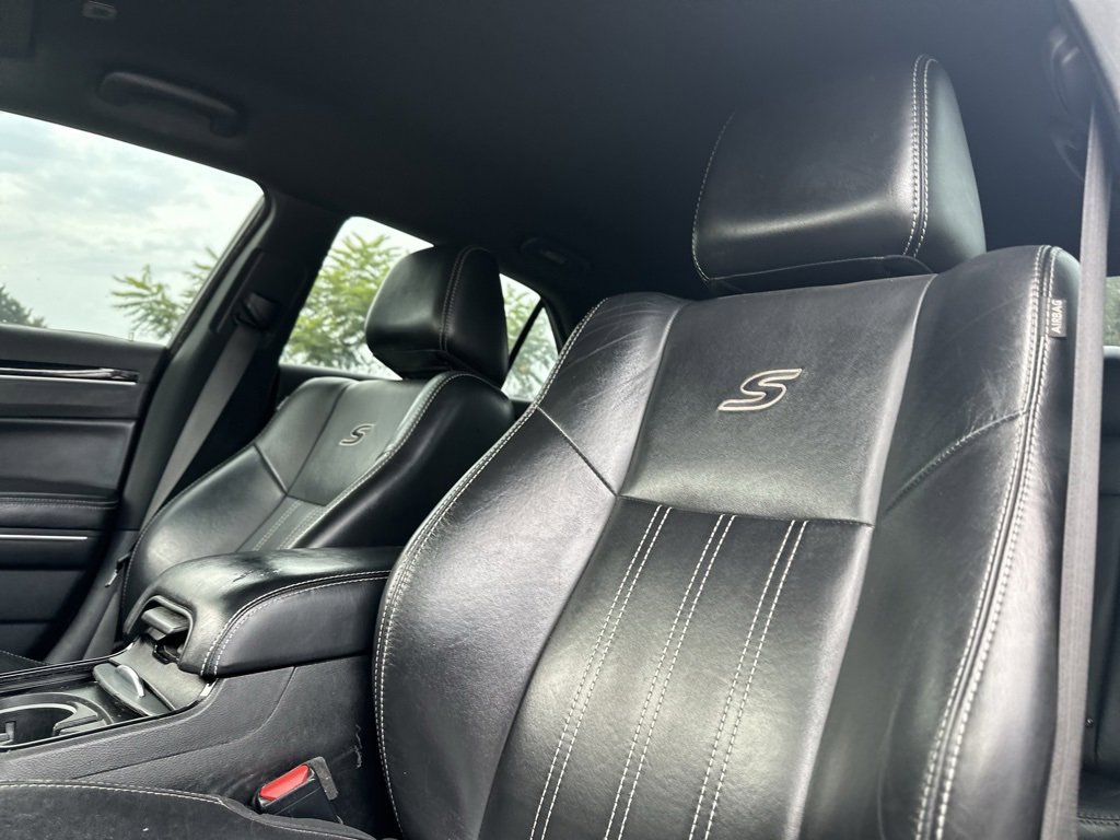 Used 2018 Chrysler 300 S image 15