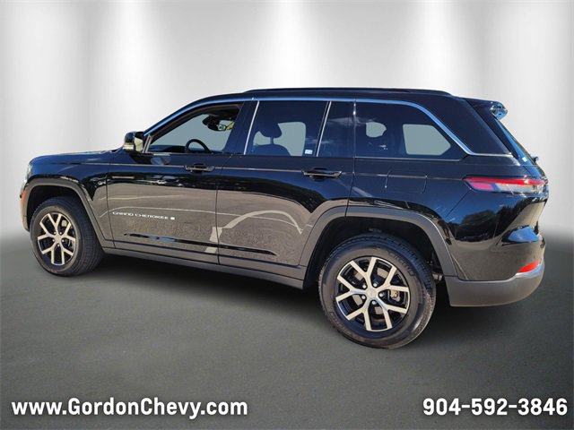 Used 2024 Jeep Grand Cherokee Limited image 3