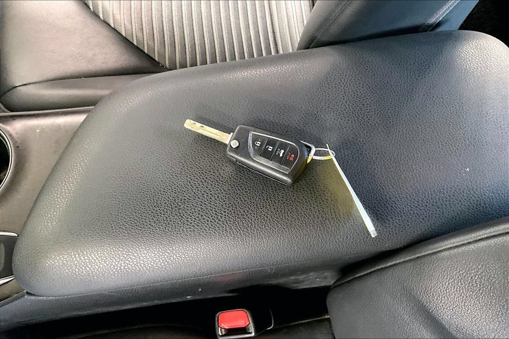 Used 2023 Toyota Camry SE FWD image 9