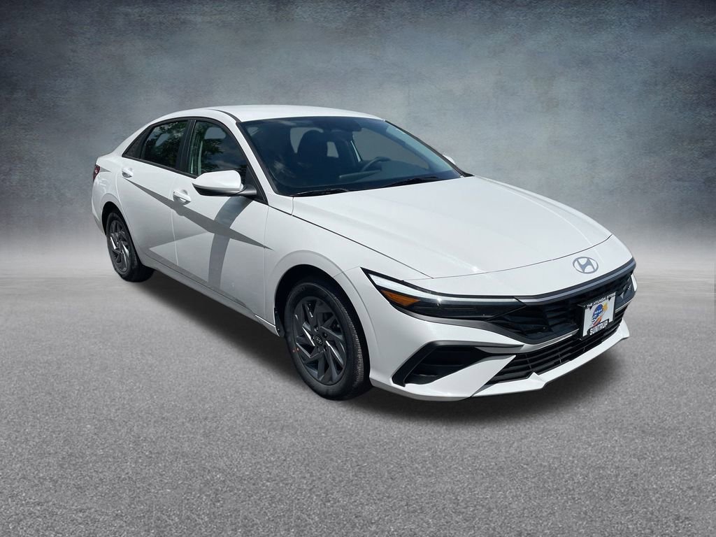 Used 2025 Hyundai Elantra Blue image 35