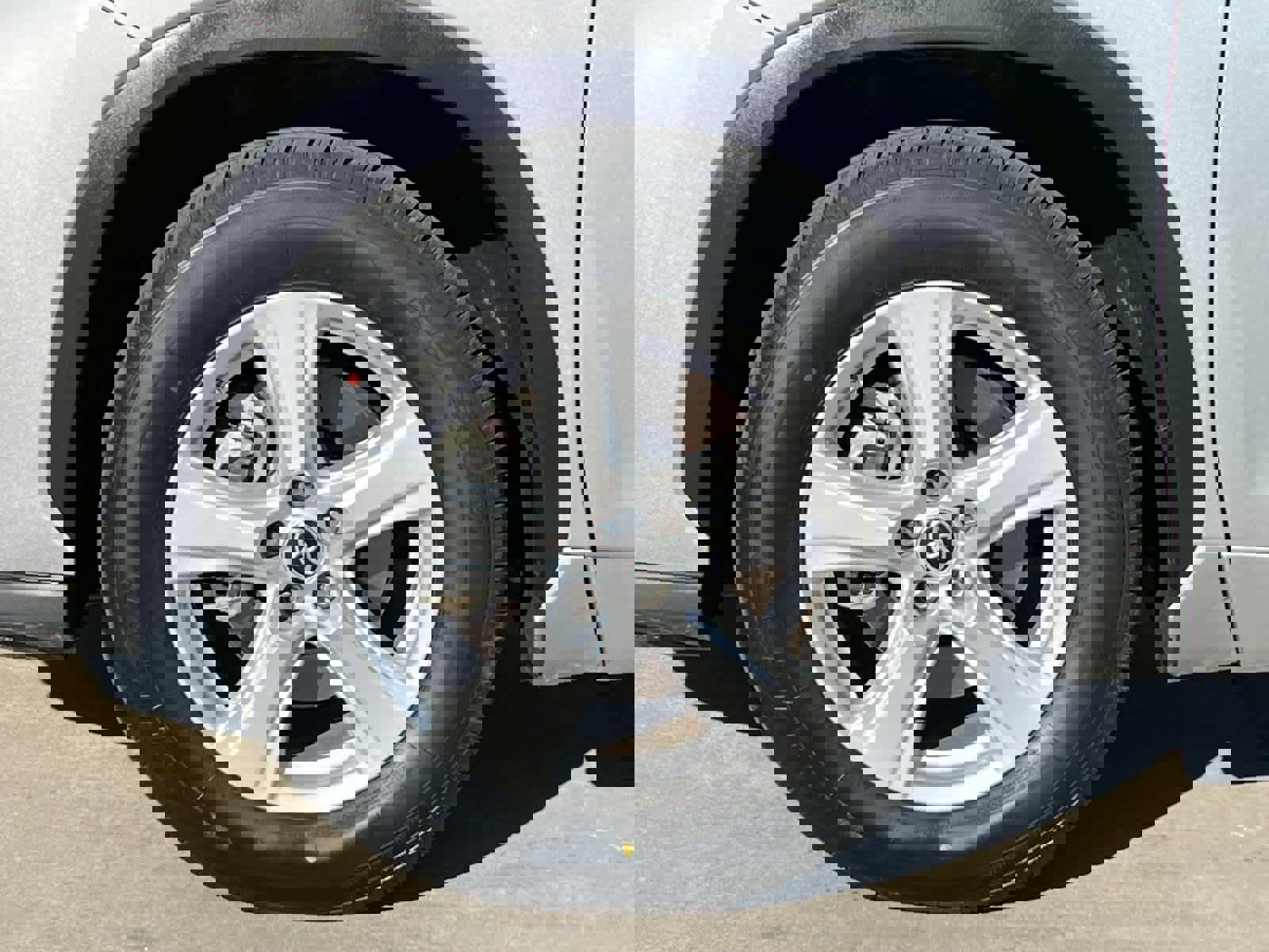 Used 2021 Toyota Highlander LE image 27