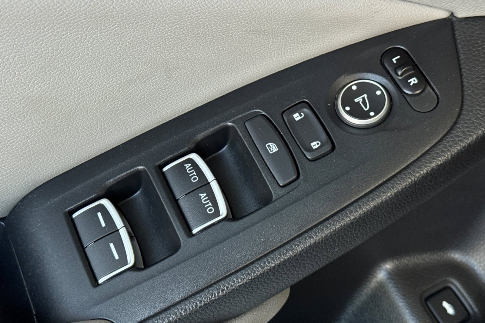 Used 2018 Honda Accord Touring image 12