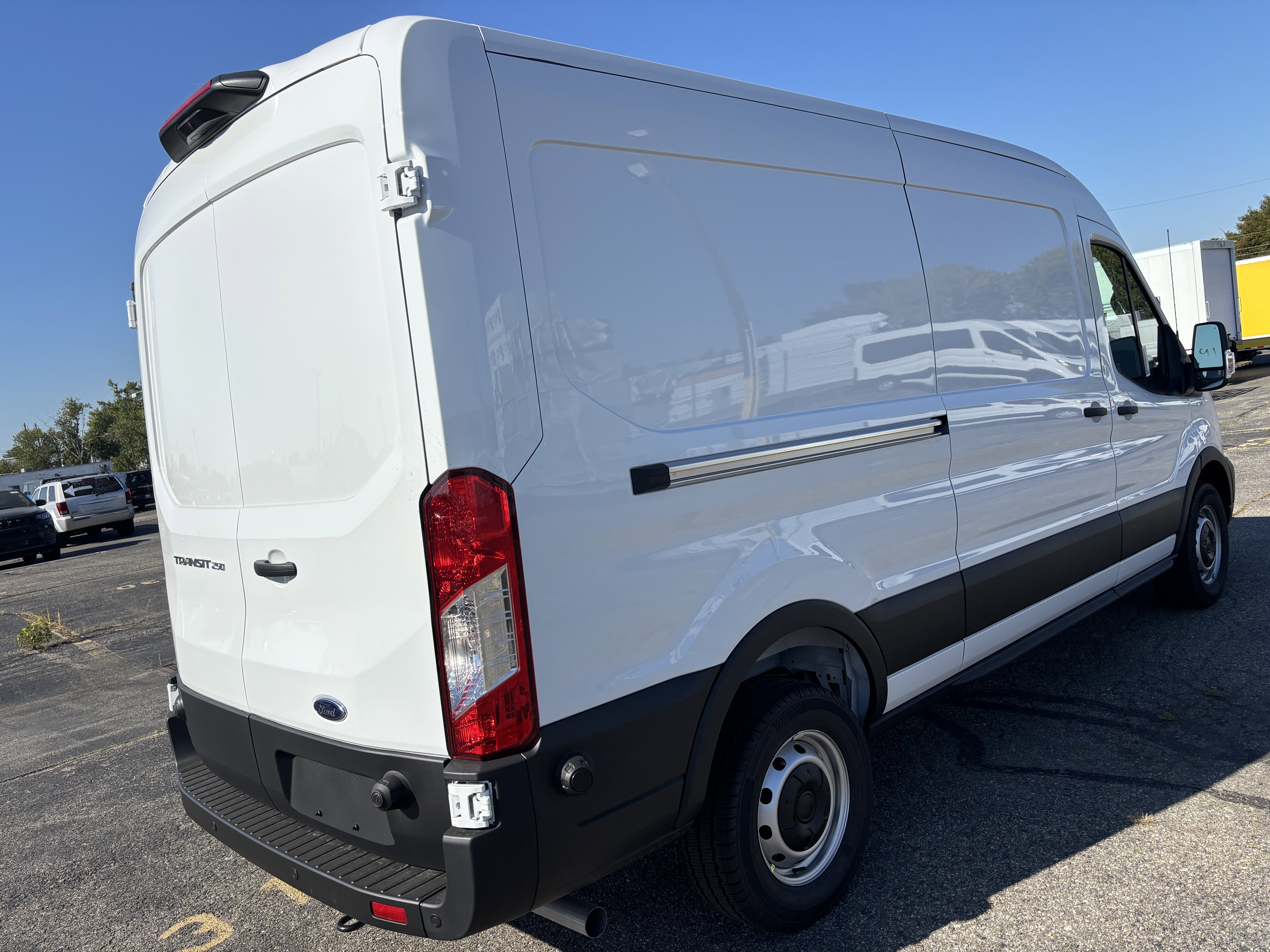 New 2025 Ford Transit 250 148 Medium Roof image 7